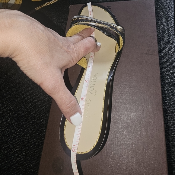 LOUIS VUITTON  SANDALS - Picture 7 of 7